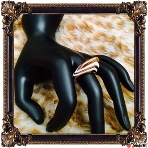 BCBGeneration white&gold fashion ring stretching.